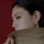 Ayaka Miyoshi Instagram - -DIOR BEAUTY- 輝かしい美しさを放ち 自分自身を魅了していくDIOR SHOWが 新しくリニューアルし8月18日(金)に登場。 今回も アイシャドウ、マスカラ、 アイライナー、アイブロウペンシルなどのプロダクトが 豊富なバリエーションで展開されます。 私は アイシャドウ《673 レッドタータン》を メインにメイク💄 @yudai_makino よりナチュラルな処方になったことにより 軽やかでふわっとする広がりと 滑らかな質感が実現。 絶妙なバランスを表現してくれます。 @diorbeauty @dior #ディオールショウ #DIORSHOW #SupportedbyDior