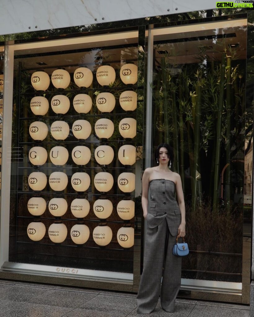 Ayaka Miyoshi Instagram - -GUCCI- Gucciが表参道にて開催する体験型イベント #GucciBambooSummer へ。 日本の夏を感じられる竹を使用した空間や 表参道ヒルズにあるGucci Bambooのエキシビジョンホールでは 異空間の中に存在するアートと 深い歴史を辿りながら 変わらず、そして進化し続ける Bambooのコレクションを堪能できます。 今回はマスキュリンなルックに合わせて Gucci Bamboo 1947の淡いブルーをチョイス。 イベントは8月10日から25日まで期間限定で開催中。 表参道ヒルズ、グッチ青山、そして グッチ オステリア ダ マッシモ ボットゥーラ トウキョウが手がける 「Gucci Osteria for Bamboo Summer at The Strings」でも 特別メニューを展開中。 是非アートと共に素敵な夏を🍧🎋 @gucci #GucciBambooSummer #GucciBamboo1947 #GucciOsteria