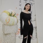 Ayaka Miyoshi Instagram - @gentlemonster × @tamburinsofficial 젠틀몬스터와 탬버린즈의 일본 첫 플래그십 스토어가 오늘 오픈했습니당😎 젠틀몬스터와 탬버린즈는 매번 다른 각도에서 대단한 어프로치하고 있고, 이번에 거대한 헤드 오브제 메종 마르지엘라와의 콜라보 팝업, 일본 뿐인 에그 퍼퓸펌키니를 전개되고 있습니다🪺 #ジェントルモンスター #ジェントルモンスター青山 #GENTLEMONSTERAOYAMA #TAMBURINS #TAMBURINSAOYAMA #PUMKINI #GENTLEMONSTERXAYAKA #TAMBURINSXAYAKA @gentlemonster @tamburinsofficial