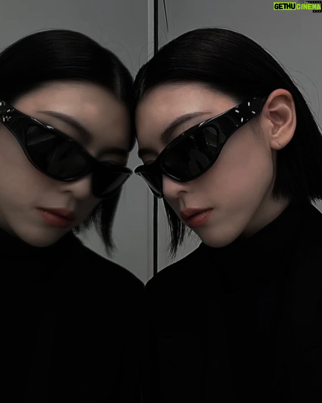 Ayaka Miyoshi Instagram - 👥👁️🐉🍩🧘🏼🪬🧬⚜️🔜🃏👯♀️ @gentlemonster @maisonmargiela