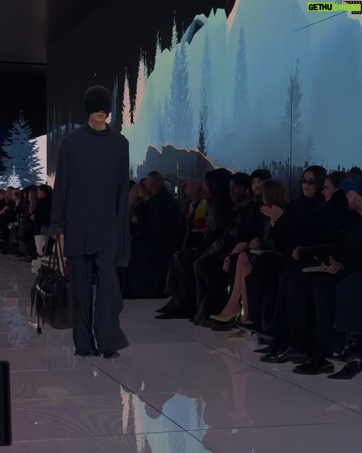 Ayaka Miyoshi Instagram - -BALENCIAGA- I met @balenciaga for the first time in Paris🩶🖤 "What is luxury?" "What is fashion?" "Why is that so important?" "Who am I doing this for?" "Is fashion enough?" "What's really enough in a world full of content?" デザイナーのデムナがこれまでの10年間で培ってきた ファッションへの意識やアイディアを 再構築すると共に今回のショーでは バレンシアガの過去と未来の間のリンクを表現する まさに融合的な純粋さと科学的な刺激が繰り広げられていました。 Thank you for supporting me, @balenciaga team🩶🖤 @balenciaga @demnagram #balenciaga