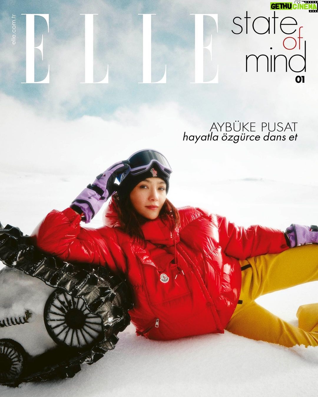 Aybüke Pusat Instagram - ELLE moda ve stil olmanın ötesinde bir tavır, ruh hali ve bakış açısıdır. Anı ve duyguyu yansıtmak üzere harekete geçtiğimiz ELLE State of Mind 01’de, başarılı oyuncu #AybükePusat’ı karların içinde, hiçliğin ortasında, beyaz ve mavinin arasında özgürce dans ederken yakaladık: “Temiz hava ve kar sesi bana hep çok meditatif gelmiştir. Düşüncelerimi duymak daha da kolaylaşır. Özgürleştirir. Tıpkı dans etmek gibi... Hayat uzun bir dans ise, şu anda romantik bir valsten İtalya’nın güneyine indiğim ve tarantellaya geçtiğim dönemdeyim. Hem çok eskiden hatırladığım bir melodi. Hem çok sevdiğim. Hem geleneksel, hem de neşeli. Çiçeklendiğimi söyleyebilirim!” Devamı elle.com.tr’de! @aybukepusat @moncler @elleturkiye #ELLE #ELLEstateofmind #işbirliği Yayın Direktörü: @meldanar13 Fotoğraflar: @firatmeric Moda Direktörü: @asilasli Mekan: @das.3917