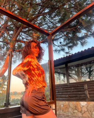 Aybüke Pusat Instagram - #goldenhour diye ben… 🍯🐝