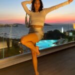 Aybüke Pusat Instagram - SummerVibesOnly 🍯🐝🥂 #ellesummerweekend