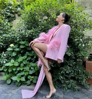 Aybüke Pusat Instagram - Barbie World 🌸🥂🤍 

@a.batuhancetin 
@ondertiryaki 
@ilathebrand 
@the_ninon