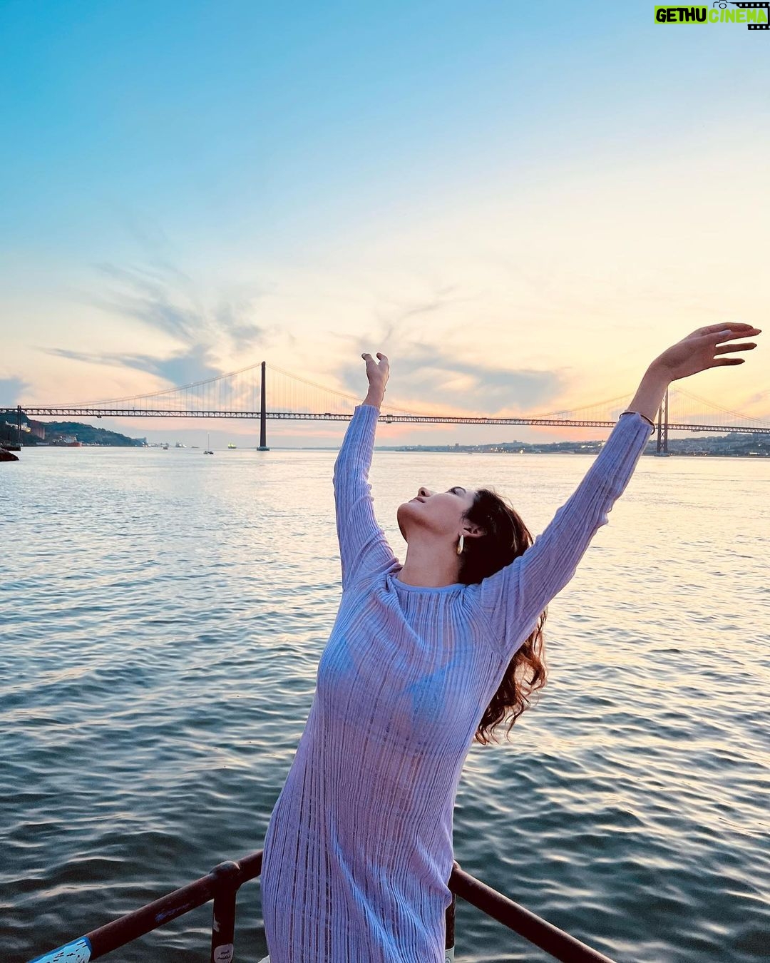 Aybüke Pusat Instagram - Gezelim Yiyelim’in bu haftaki durağı Lisbon 🐓 Ponto Final - Lisbon, Portugal