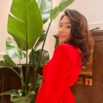 Aybüke Pusat Instagram - ♥️💋🌹🌈🍫🥂 #cityofcharacters