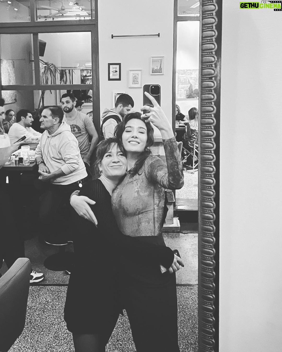 Aybüke Pusat Instagram - Geleceğe umutla bakarken me: