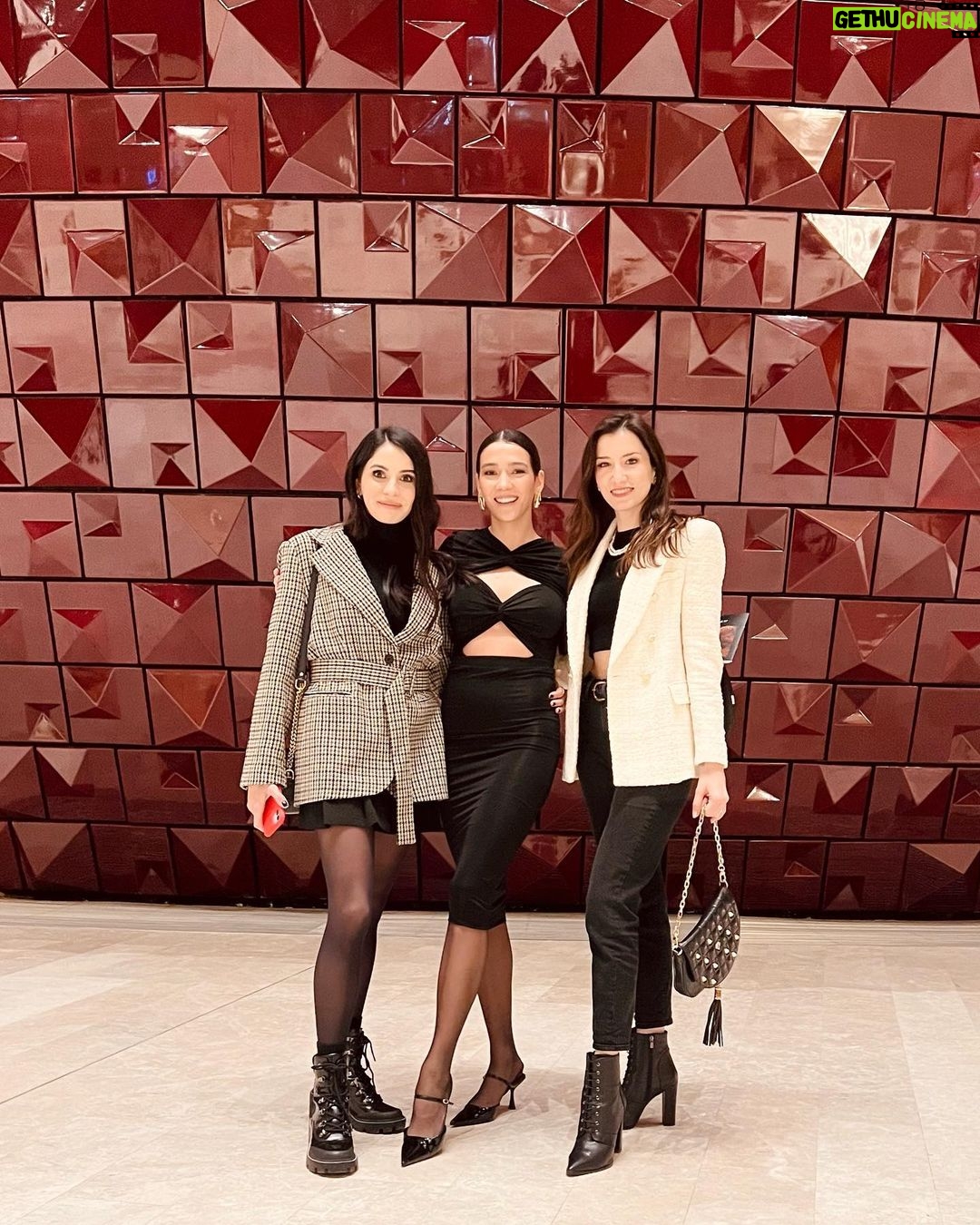 Aybüke Pusat Instagram - Opera ve Bale’yi yaşama ve yaşatma derneği… @beyzasekerci @gizemersnbatur #labayadere @akmistanbul İstanbul Atatürk Kültür Merkezi
