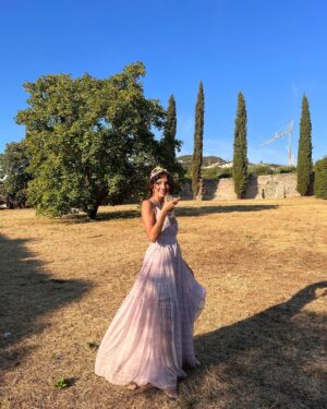 Aybüke Pusat Instagram - Merhaba. Ben Aybüke. 11 yaşında bi’ peri kızıyım ve çok mutluyum 🌸