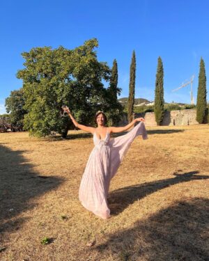 Aybüke Pusat Instagram - Merhaba. Ben Aybüke. 11 yaşında bi’ peri kızıyım ve çok mutluyum 🌸