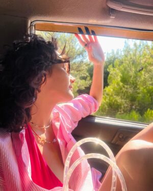 Aybüke Pusat Instagram - Üzümünü ye bağını sorma.. 🧃🍇🍷