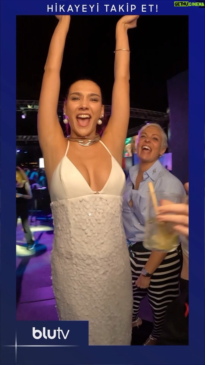 Aybüke Pusat Instagram - Aşk yani LOVE 🧿🤍 @blutv @onem.gunal @ohsweetvanity