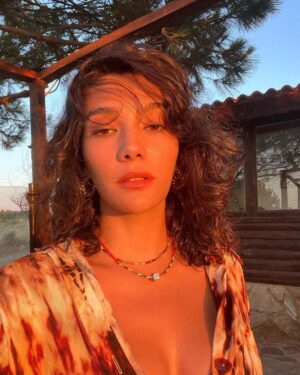 Aybüke Pusat Instagram - #goldenhour diye ben… 🍯🐝
