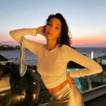 Aybüke Pusat Instagram - SummerVibesOnly 🍯🐝🥂 #ellesummerweekend