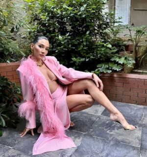 Aybüke Pusat Instagram - Barbie World 🌸🥂🤍 

@a.batuhancetin 
@ondertiryaki 
@ilathebrand 
@the_ninon