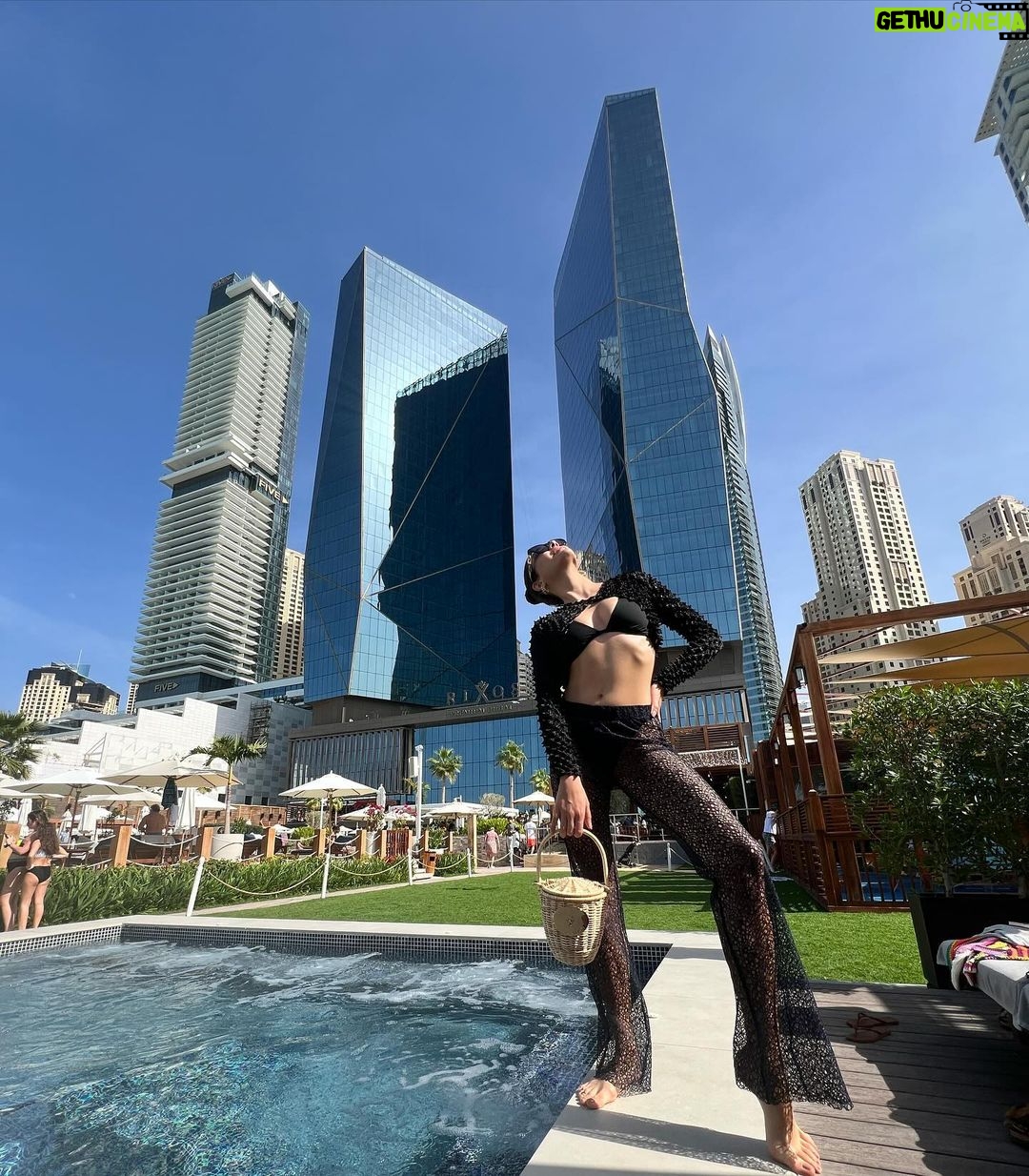 Aybüke Pusat Instagram - Burası YİRMİSEKİZ derece 🥰🌈 Rixos Premium Dubai JBR