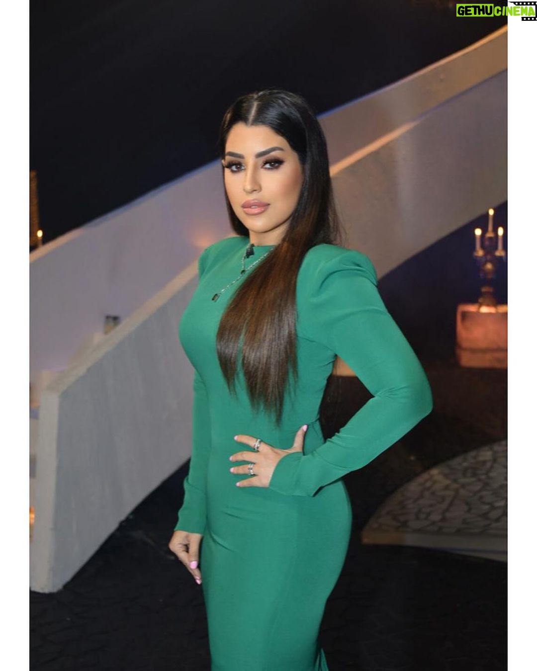 Ayten Amer Instagram - مع العرافة @basma_wahba صاحبتى اللى معندهاش قلب 😂 Dress by @ahmedabdullah_official Styled by @mayajules Makeup by @ehab_mahrous Hairdresser ahmed @madohairdresser 📸 by @moomaged1
