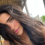 Bárbara de Regil Instagram – 3 emojis favoritos : 
Yo : ♥️ 🪴 🍒
