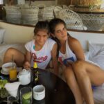 Bárbara de Regil Instagram - HAPPY BIRTHDAY TO YOU MY CHICK✨🎁 🎂 No se a cuantas personas les pase esto … pero YO sonrío cuando pienso en ti @marderegil._ Yo te amo sinceramente ❤️ sin condiciones … quiero verte siempre sonreír , quiero verte siempre BIEN . Siempre juntas mi neni Festejó tu vida con toda la honestidad