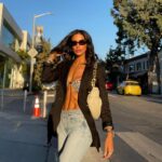 Bárbara de Regil Instagram - Un post honesto . Por qué honesto ? Pues pude omitir la quemada que me metí … pero no . Por qué así es la vida y mientras tú ves estas fotos “bonitas” la realidad es que me ardía un montón ! PEROOOO así está la vida 🎢 uno nunca está del todoooo bien todooo el tiempo . Y tenemos q tener la mejor actitud siempre ❤️ tratar de ver lo bueno dentro de las cosas no planeadas “malas” Urth Caffe - Melrose Ave, Hollywood CA