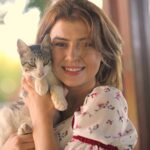Baraa Al Zubaidi Instagram - المدارس على وشك البدء وأريد أن أطلب منكم جميعا معروفا.. يرجى الجلوس مع طفلك واشرح له أن الطويل أو القصير أو السمين أو النحيف أو الأسود أو الأبيض ليس مزحة. أخبرهم أنه لا حرج في ارتداء نفس الأحذية كل يوم. اشرح لهم أن حقيبة الظهر المستعملة تحمل نفس أحلام حقيبة الظهر الجديدة... يرجى تعليمهم عدم استبعاد أي شخص بسبب "كونه مختلفا" أو عدم وجود أم أو أب. اشرح لهم أن الإغاظة تؤلمهم ... وأنهم يذهبون إلى المدرسة للتعلم والاستمتاع وتجربة أشياء جديدة واكتشاف أنفسهم وتكوين صداقات . اخبرهم أن يبحثوا عمن يجلس وحيدا وان يحاولوا ان يشركوه معهم بالحديث او اللعب. لا للتنمر لان ما تتخيلون تاثيره للمستقبل💔الكلام الجارح والسلبية الها تأثير مهما كان الشخص قوي هم عنده روح تتاذى اوقات 🤍لازم نسعى دائماً للافضل بالتربية حتى نصنع جيل طيب القلب محترم واعي للأشياء انتم الان صناع التغيير #منقول #تنمر