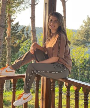 Baraa Al Zubaidi Instagram - ما عرفت اختار اي صورة🙈؟ 1/2