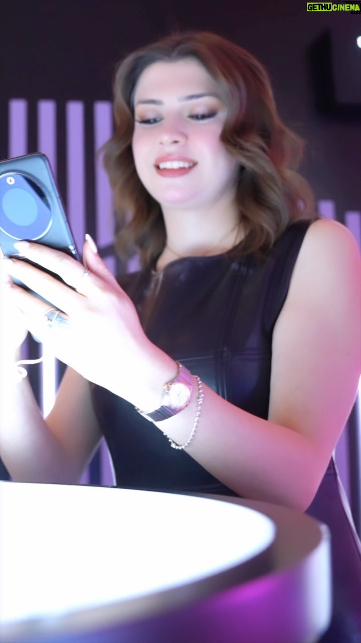 Baraa Al Zubaidi Instagram - كلش فرحانه ان جنت موجودة بحدث اطلاق TECNO PHANTOM V Flip ساعدوني اختار يا لون منهم الاسود لو البنفسجي واكو مفاجئة حلوة من TECNO لكل محبيه تابعوا صفحتهم على الانستا ونوصلهم لل 100k وراح نختار 5 فائزين لجائزة مميزة منهم لا تنسون تكتبون لونكم المفضل بالتعليقات #phantomvflip تابعوا @tecnomobile.iraq