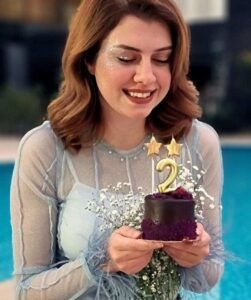 Baraa Al Zubaidi Instagram - ‏2M مليون 🎉 عائلة حقيقية مليانة حب سنين من التعب للوصول الى الهدف خسارات هواي أيام صعبة هواي بس الله عوضني بيكم انتوا سبب النجاح من بعد رب العالمين شكراً الكم #الحمدالله🙏🏻