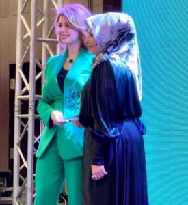 Baraa Al Zubaidi Instagram - تشرفت بدعوتي لحضور مؤتمر المرأة الريادي لتمثيل المرأة العراقية والحديث عن تجربتي في تمثيل حقوق المرأة العراقية ومجال العمل ، شكراً للجميع على هذا المؤتمر القيم واني فخورة بالمرأة العراقية والعربية وبإنجازاتهم العظيمة كل التوفيق للجميع اقدم هذا النجاح لوالدتي ىالدعم الاكبر كنت اتمنى وجودها لكن الظرف الصحي كان اقوى (لا تتخلي عن أحلامك مهما كانت الظروف، لتكن أحلامك شبيهة بك.)