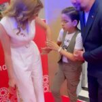 Baraa Al Zubaidi Instagram - سعيدة جداً بكوني سفيرة فلاي بغداد و بوجودي في فلاي بغداد fly Baghdad ‎راح نمثل هاي الشركة بكل تفاصيلها المميزة وخدماتها .. وراح ناخذ بملاحظاتكم لان فلاي بغداد تطمح لتقديم الأفضل دائماً للمواطنين العراقيين البارحة في مؤتمرها وبشكل انساني جداً قدمت اجمل هدية لاطفال التوحد وهي دار حتى يقدمون كل نشاطاتهم وهواياتهم ويحققون اهدافهم ‎ونوعدكم فلاي بغداد .. توصلكم لأحلامكم #flybaghdad @flybaghdadairlines Baghdad, Iraq