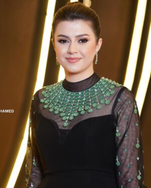 Baraa Al Zubaidi Instagram - ليلة امس الحافلة بالنجاحات لجميع الاساتذة والنجوم من زملائي الفنانين .. كان اليه الشرف ان اتواجد على مسرح ساحة الاحتفالات والفوز بجائزة افضل ممثلة شابه شكراً على دعمكم وثقتكم وشكراً للقائمين على هذا الحفل 🙏🏻
‏@iraqawards 
شكرا للمصممة حبيبة قلبي هدى الجارالله على الفستان @huda_aljarallah 
شكراً صالوني المفضل @edgard.akar.iraq
المجوهرات من @swissgalleryofficial
شكرً استاذ احمد على هاي الاحبه الفنية @ahmedalbahrani