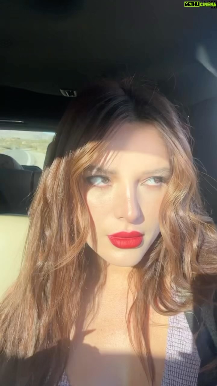 Bella Thorne Instagram - Set days + night shoots 🎥🎬 My life in 30 seconds✨