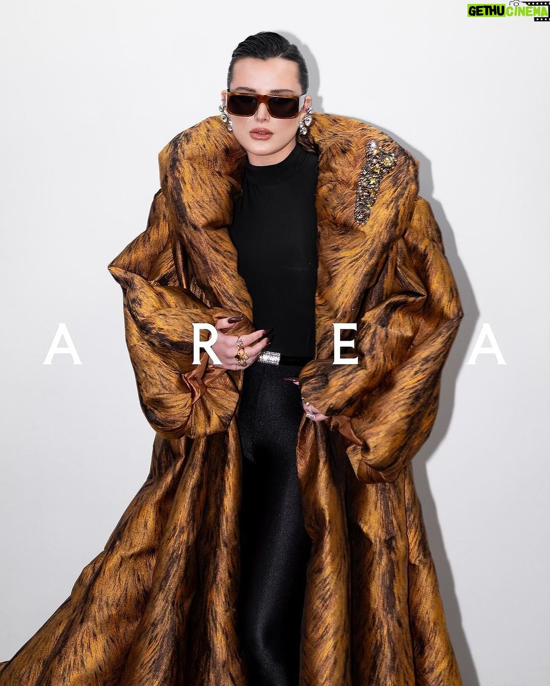 Bella Thorne Instagram - I lost it when I saw queen bey also wore this coat. @area new collection is soo daring and chic ✨👀🍸