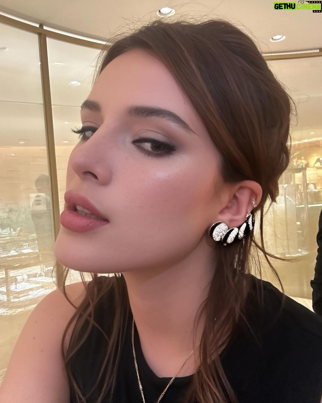 Bella Thorne Instagram - I was absolutely delighted to attend the global launch of the #CartierLibre Polymorph collection with my love🪐✨💫☄️ I had the chance to speak with Jeanne Toussaint who told me a beautiful story about how the collection unfolded in her mind. An earpiece of different stages of a solar eclipse, a jaw-dropping bracelet that transforms from day-to-night — Polymorph cultivates surprise in a collection of watches and jewelry that share a common characteristic: the ability to transform. @cartier ⭐️☀️✨