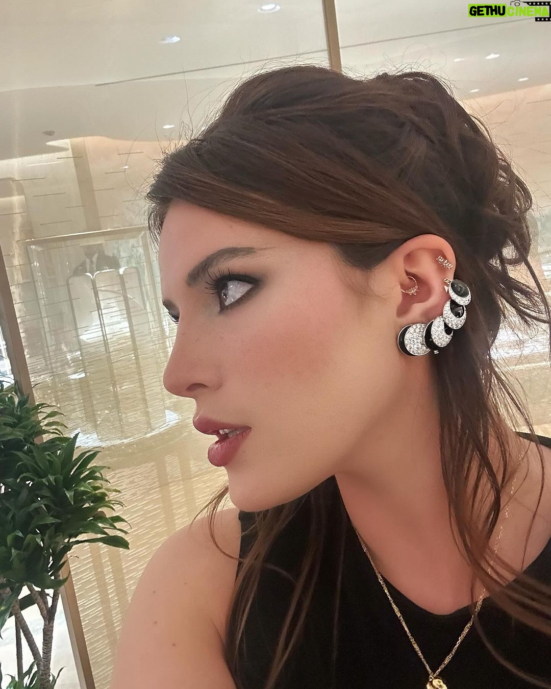 Bella Thorne Instagram - I was absolutely delighted to attend the global launch of the #CartierLibre Polymorph collection with my love🪐✨💫☄️ I had the chance to speak with Jeanne Toussaint who told me a beautiful story about how the collection unfolded in her mind. An earpiece of different stages of a solar eclipse, a jaw-dropping bracelet that transforms from day-to-night — Polymorph cultivates surprise in a collection of watches and jewelry that share a common characteristic: the ability to transform. @cartier ⭐️☀️✨