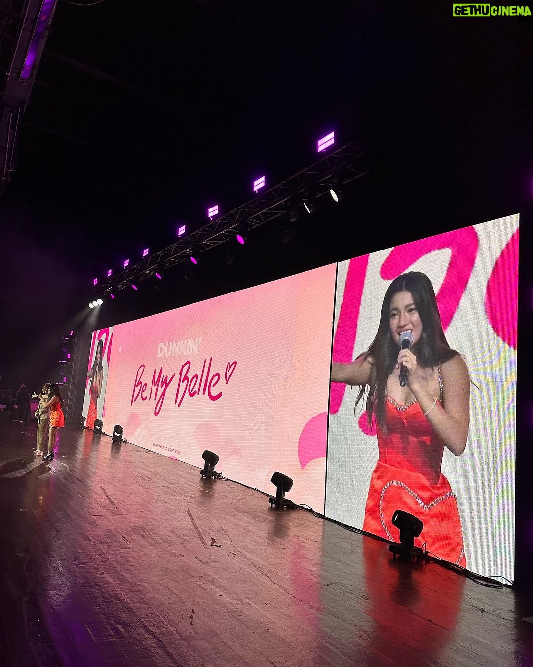 Belle Mariano Instagram - Thank you @dunkin_ph ❤️ Daghang salamat sa inyong tanan Cebu 🤍