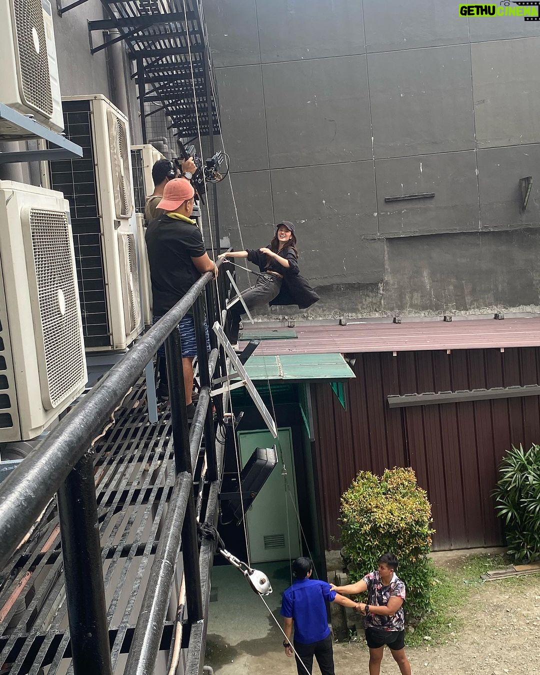 Belle Mariano Instagram - Trust fall🤪 #CantBuyMeLove