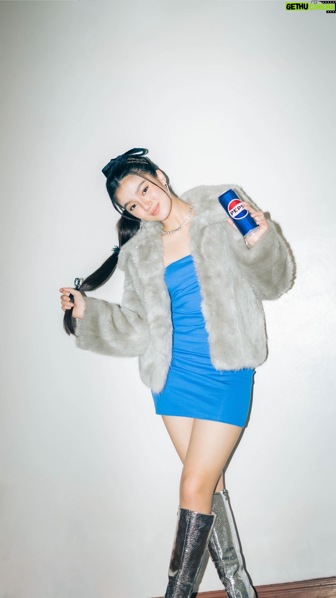Belle Mariano Instagram - Loving Pepsi’s new look! Na-inspire tuloy ako to also try a new look for today’s #OOTD #PepsiMasMasarapMaiba 🤍