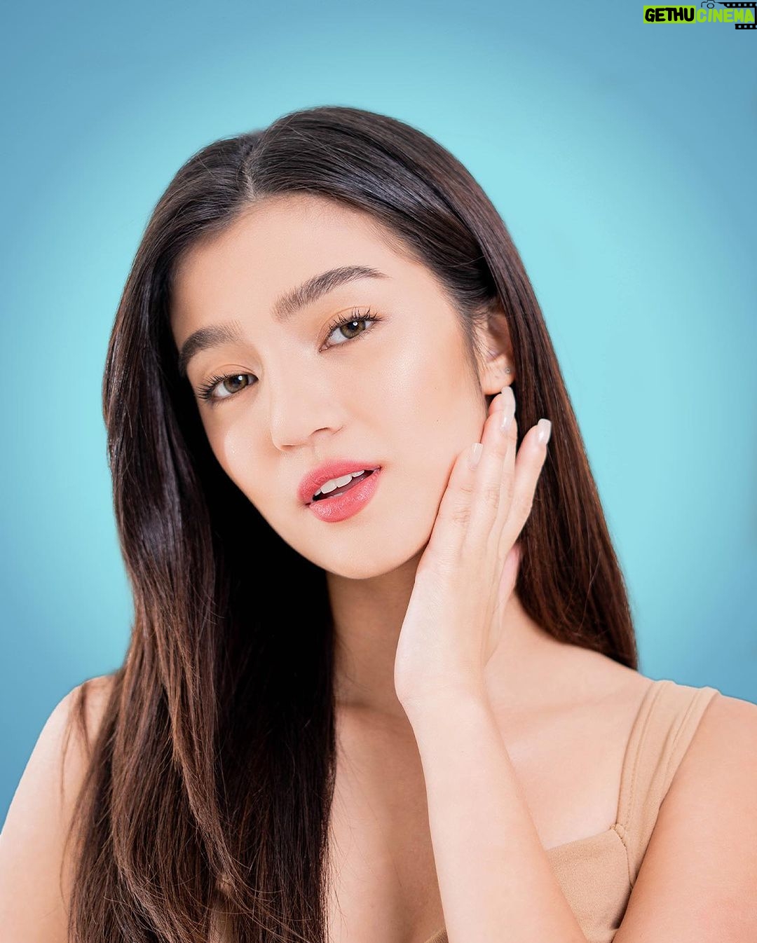 Belle Mariano Instagram - Looking for that all-star look? ⭐ Ace that base with my newest fave pa-star powder: the #FitMeCompactPowder from @maybellinephshop ! Packed with 16HR oil-control 💦, has a matte & poreless finish ✨, and SPF 32! ☀️ Grab yours now and achieve that all-star face card as well! 💫 🌟 Also wearing my other faves 🌟 💗Mascara: Sky High Mascara 💄Lipstick: Superstay Vinyl Ink in Peppy #MaybellinePH #YourPaStarPowder #MayBELLEine