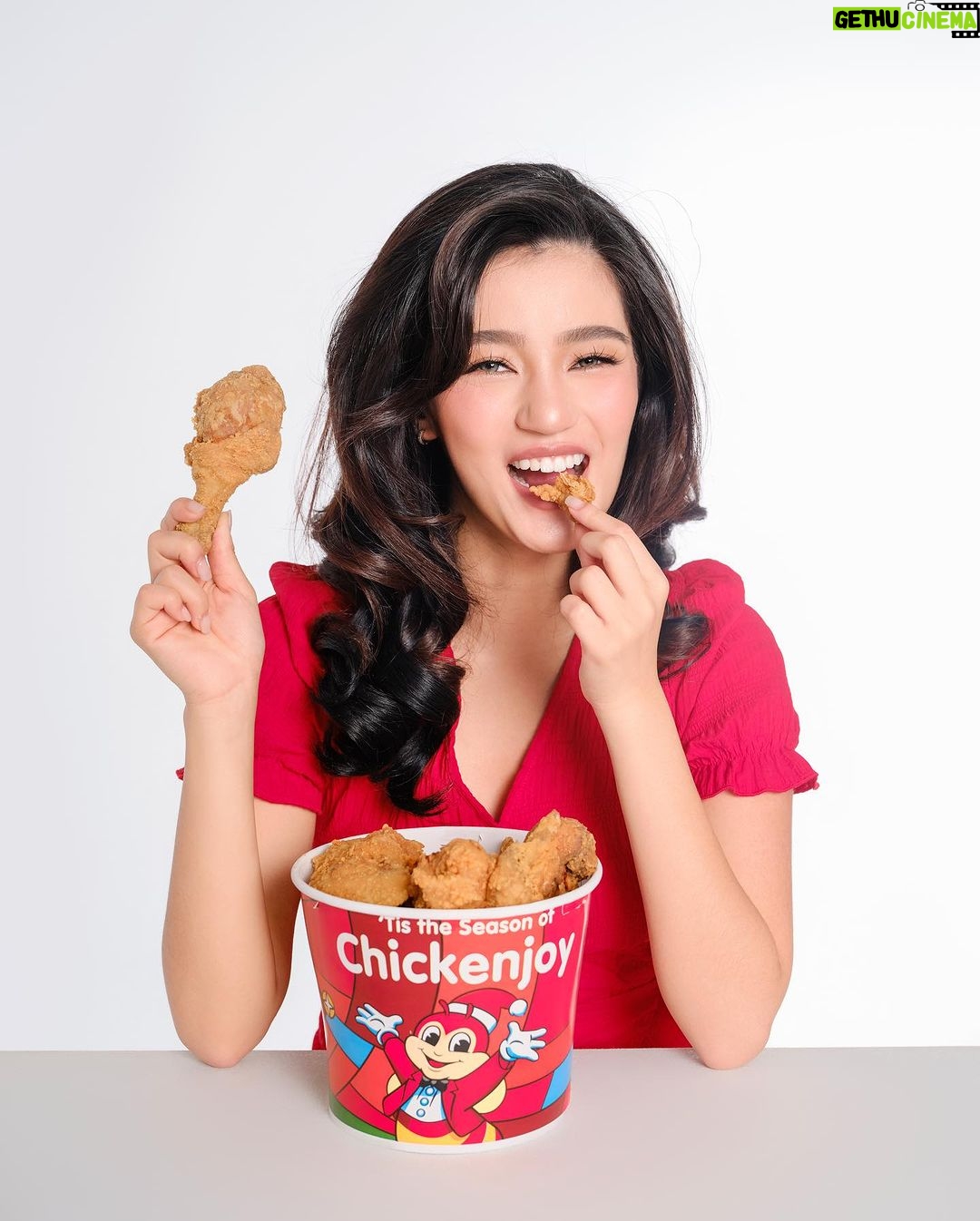 Belle Mariano Instagram - Was craving Chickenjoy today! Talagang crispylicious, juicylicious, and ⭐️⭐️⭐️⭐️⭐️ for me! 🥰