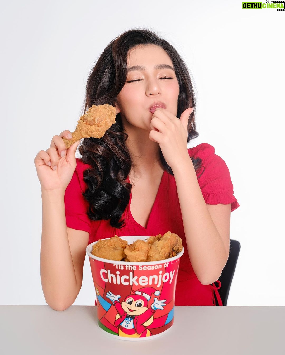 Belle Mariano Instagram - Was craving Chickenjoy today! Talagang crispylicious, juicylicious, and ⭐️⭐️⭐️⭐️⭐️ for me! 🥰