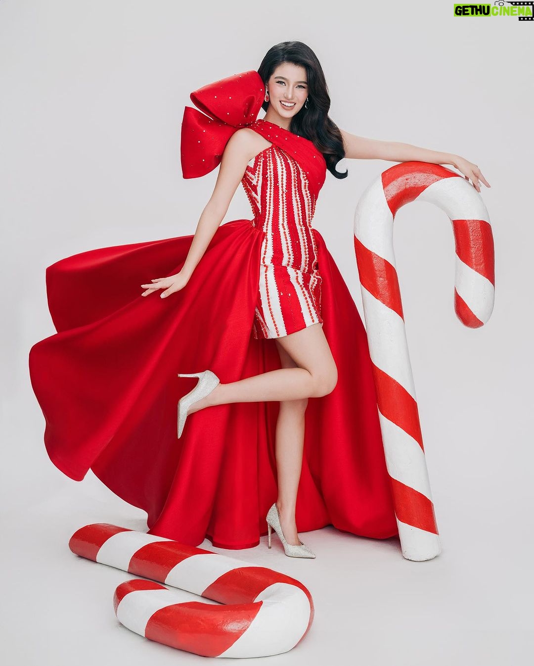 Belle Mariano Instagram - Happy Holidays❤️ Photographer @dookieducay Creative Director @eugene_david Stylist @adrianneconcept Wardrobe @marcrancy Makeup @jakegalvez Hair @rjdelacruz Production Designer @justine_arcegabumanlag Style Assoc @miss.vince_