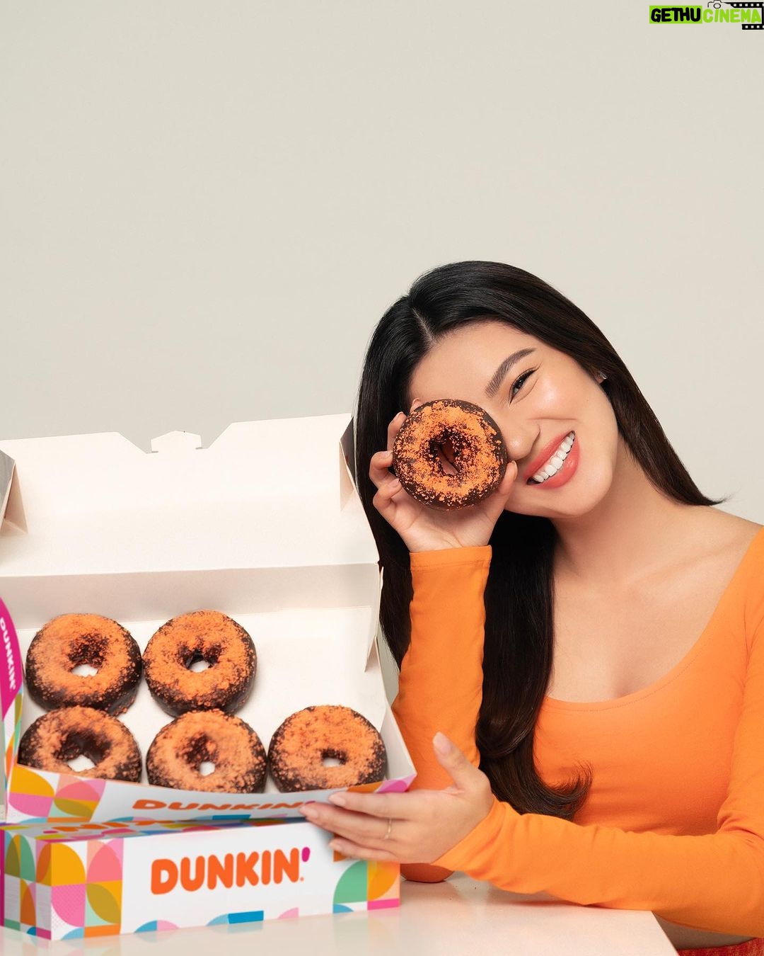 Belle Mariano Instagram - I'm absolutely surprised that my two favorites have finally come together with newest Dunkin' Choco Wacko BTN! ❤️ #BelleMarianoDunkinPH #DunkinPHChocoWackoBTN