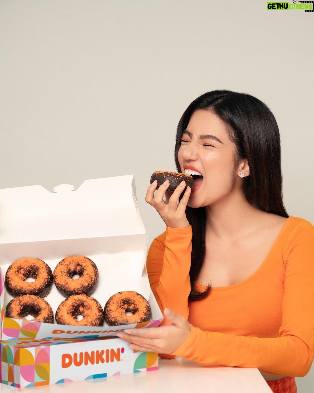 Belle Mariano Instagram - I'm absolutely surprised that my two favorites have finally come together with newest Dunkin' Choco Wacko BTN! ❤️ #BelleMarianoDunkinPH #DunkinPHChocoWackoBTN