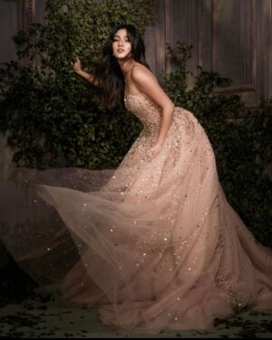 Belle Mariano Instagram - ✨

Wearing @michaelleyva_
Jewelry @bulgari
Photography by @dookieducay
Creative direction by @eugene_david
Styling by @adrianneconcept
Makeup by @jakegalvez
Hair by @rjdelacruz
Style Associate @miss.vince_
Set design by @justine_arcegabumanlag

#ABSCBNBall2023