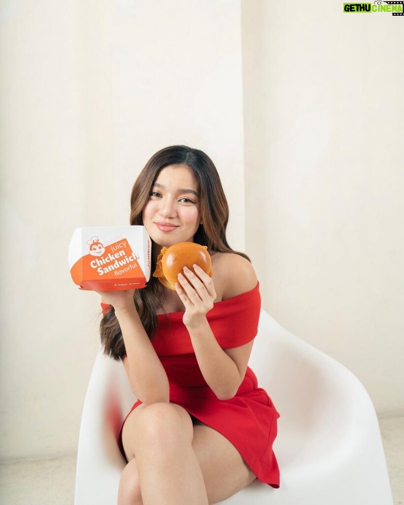 Belle Mariano Instagram - My favorite! Spicy Chicken Sandwich Supreme ❤️ Try it out now! @jollibee