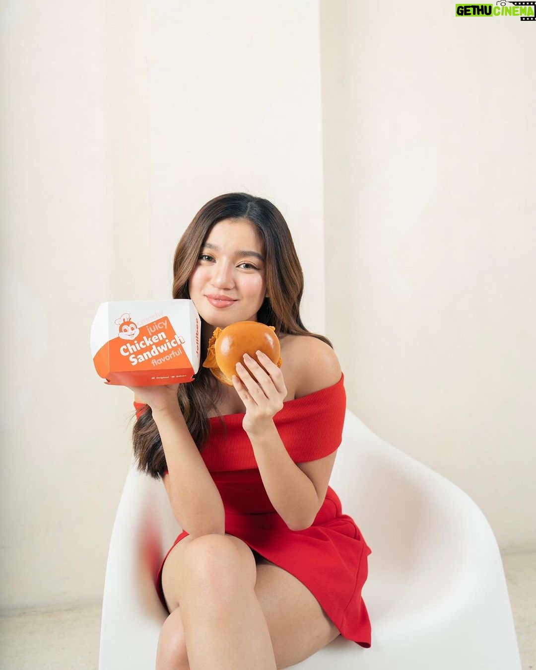 Belle Mariano Instagram - My favorite! Spicy Chicken Sandwich Supreme ❤️ Try it out now! @jollibee