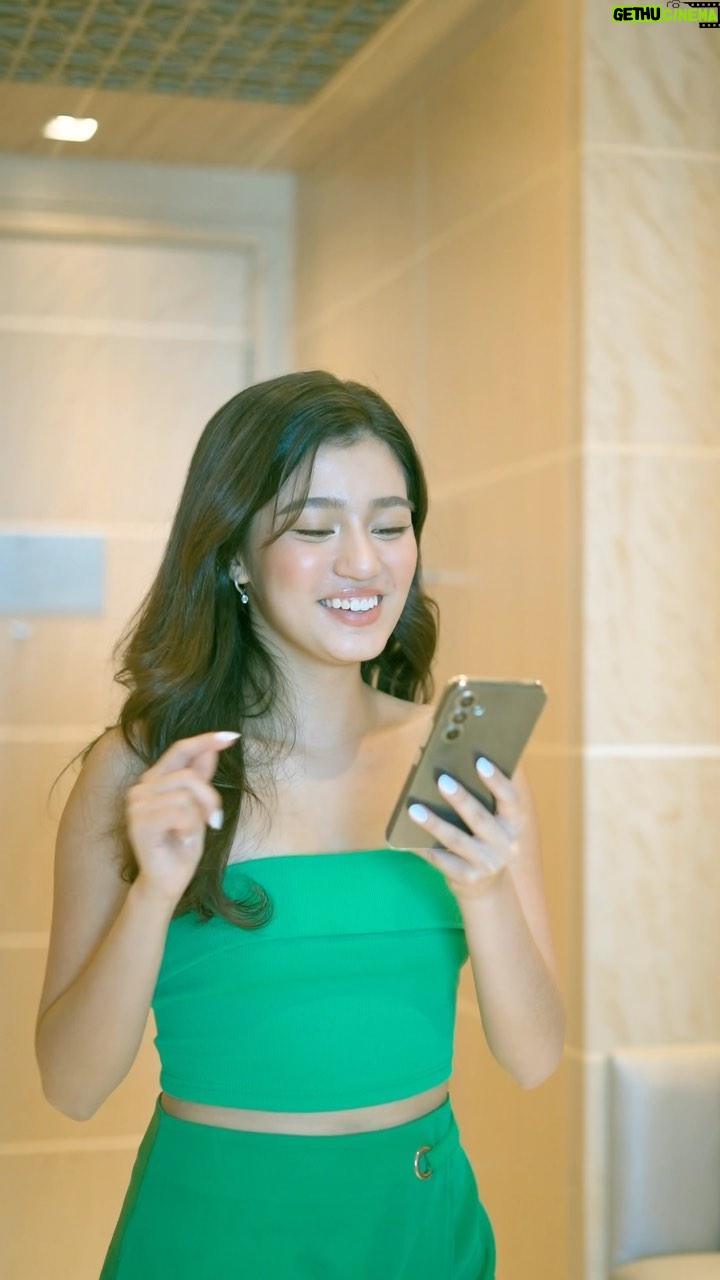 Belle Mariano Instagram - Powering through 2024 with Smart Power All 99 ⚡️ Back to work and back to browsing through my favorite TikTok and social media trends with my Unli TikTok and open access data. Subscribe for 7 days for only 99 pesos 💚 #SmartPowerAll