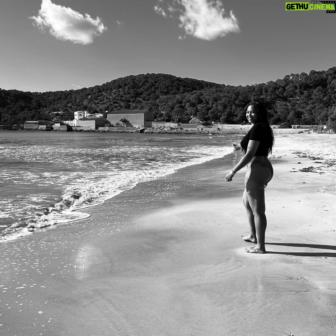 Berta Vázquez - 36.9K Likes - Xxx b&w feelings - good stuff